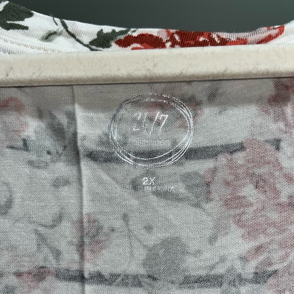 Maurices plus size 2X tee - Picture 3 of 5